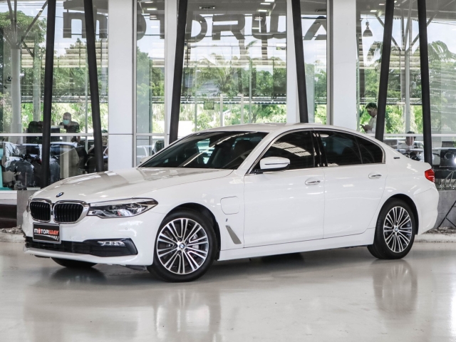 BMW SERIES 5 G30 (ปี17-21) 530e Highline AT ปี 2019 ราคา 1,290,000.- (#59905PS2702)