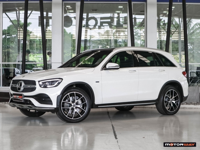 MERCEDES-BENZ GLC-CLASS W253 (ปี19-23) GLC 300e AMG Dynamic AT4WD. ปี 2020 ราคา 2,290,000.- (#59905QG2902)