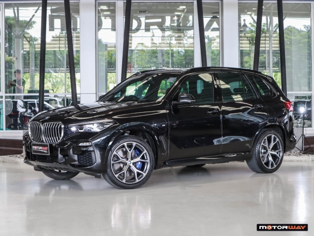 BMW X5 G05 (ปี18-22) xDrive45e M-Sport AT4WD. ปี 2021 ราคา 2,790,000.- (#59905QO0401)