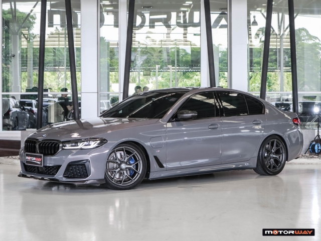 BMW SERIES 5  530e M-sport LCI AT ปี 2021 ราคา 2,380,000.- (#59905RJ2203)